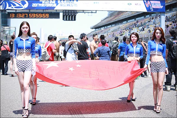 6月17日至18日《上海英倫賽車節(jié)》羽翼國際模特學(xué)員全程助力