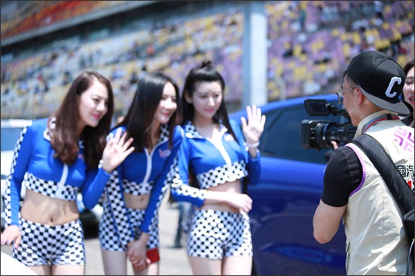6月17日至18日《上海英倫賽車節(jié)》羽翼國際模特學(xué)員全程助力