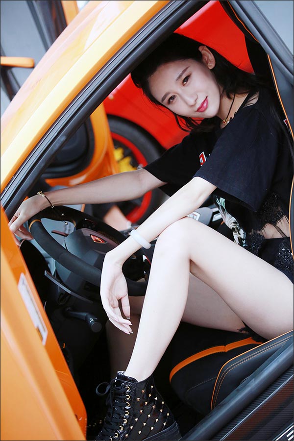 6月17日至18日《上海英倫賽車節(jié)》羽翼國際模特學(xué)員全程助力