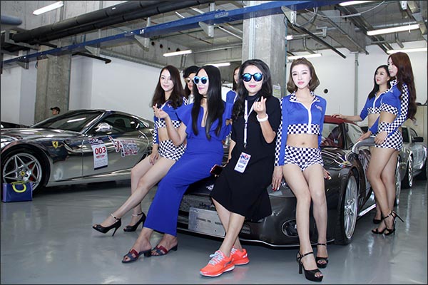 6月17日至18日《上海英倫賽車節(jié)》羽翼國際模特學(xué)員全程助力