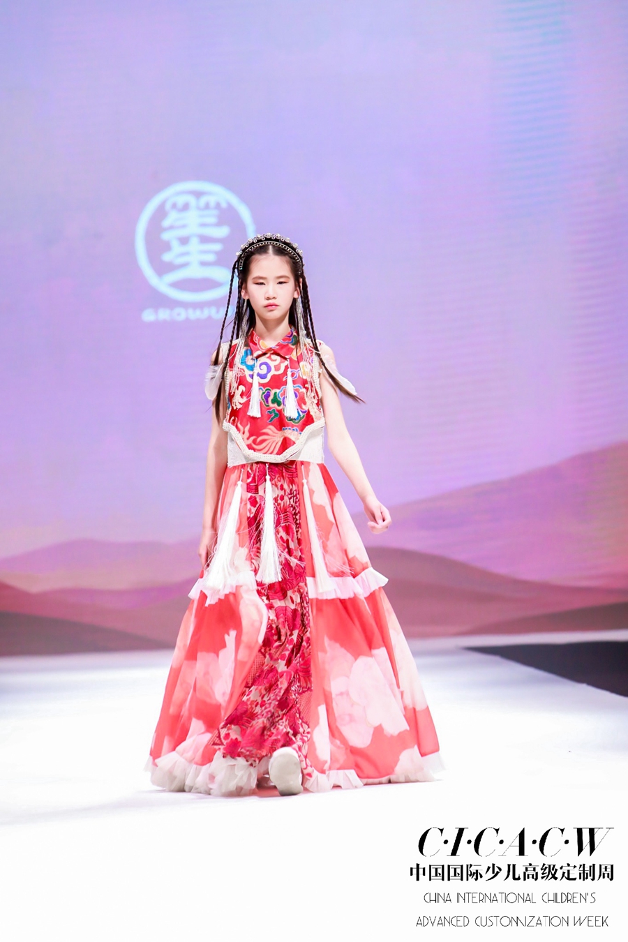【羽翼國(guó)際模特&少兒模特風(fēng)采】2021中國(guó)國(guó)際少兒高級(jí)定制周·笙生秀場(chǎng),少兒模特范莊兒01